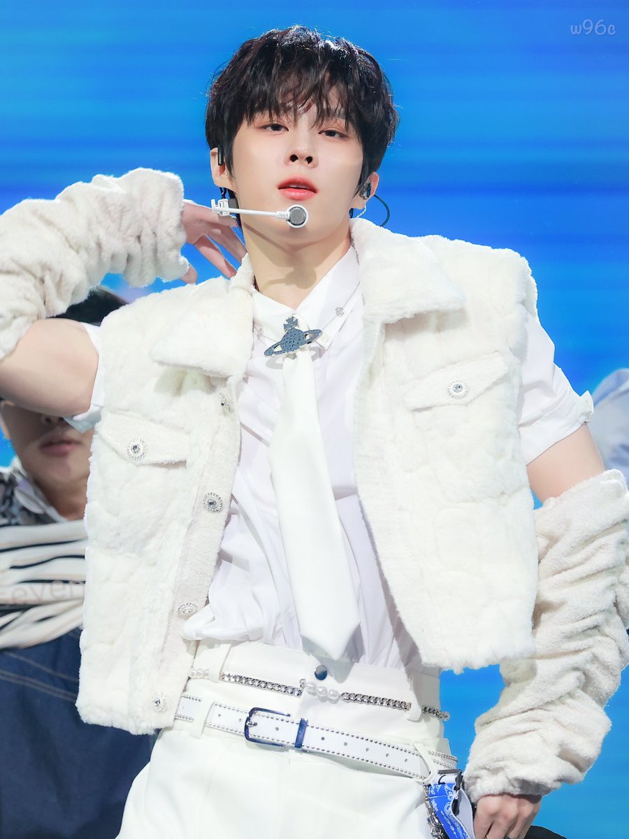 Wooseok96Cutie's tweet photo. 221216       Switch-Y2K

#KIMWOOSEOK  #김우석
#KBSGayoDaechukje2022 https://t.co/2t9Qtr2GcB