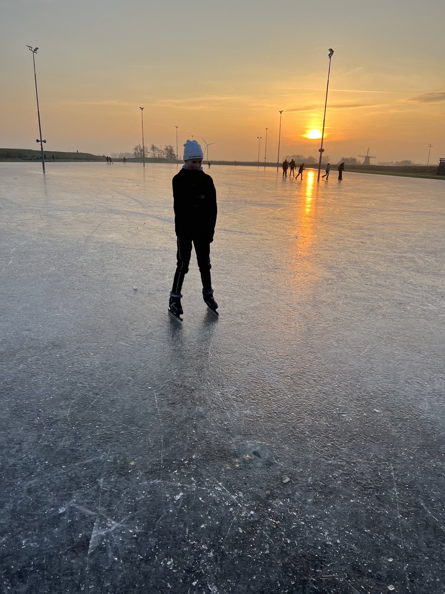 tjstellingwerf's tweet photo. #workum #winter https://t.co/tfByiqPzns
