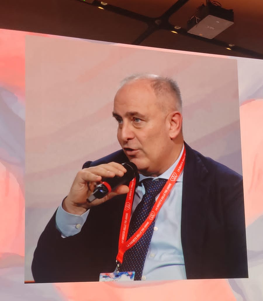italian_cot's tweet photo. Professor @LuigiDiBiaseMD and Professor Antonio Dello Russo talking about complex clinical scenarios in Arrhythmology 

#SIC83

@HRSonline @EHRAPresident @escardio @SIC_CARDIOLOGIA https://t.co/HLlXMgih4B