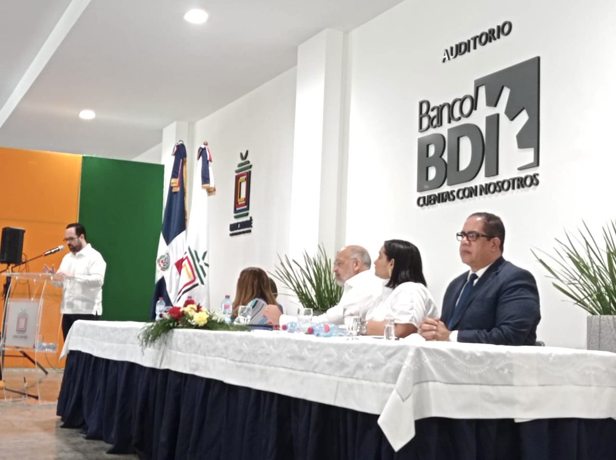 ElicFernandez's tweet photo. Conferencia con FRANCISCO CANTIZANO NADAL, Director de Protocolo y Ceremonial de Estado del MIREX, en el marco de la Clausura CURSO DE PROTOCOLO Y CEREMONIAL DE ESTADO organizado por la Escuela de Relaciones Internacionales de UNICARIBE.
#UniCaribeRRII
#DiplomaciaProactiva https://t.co/3AijdnHFyB