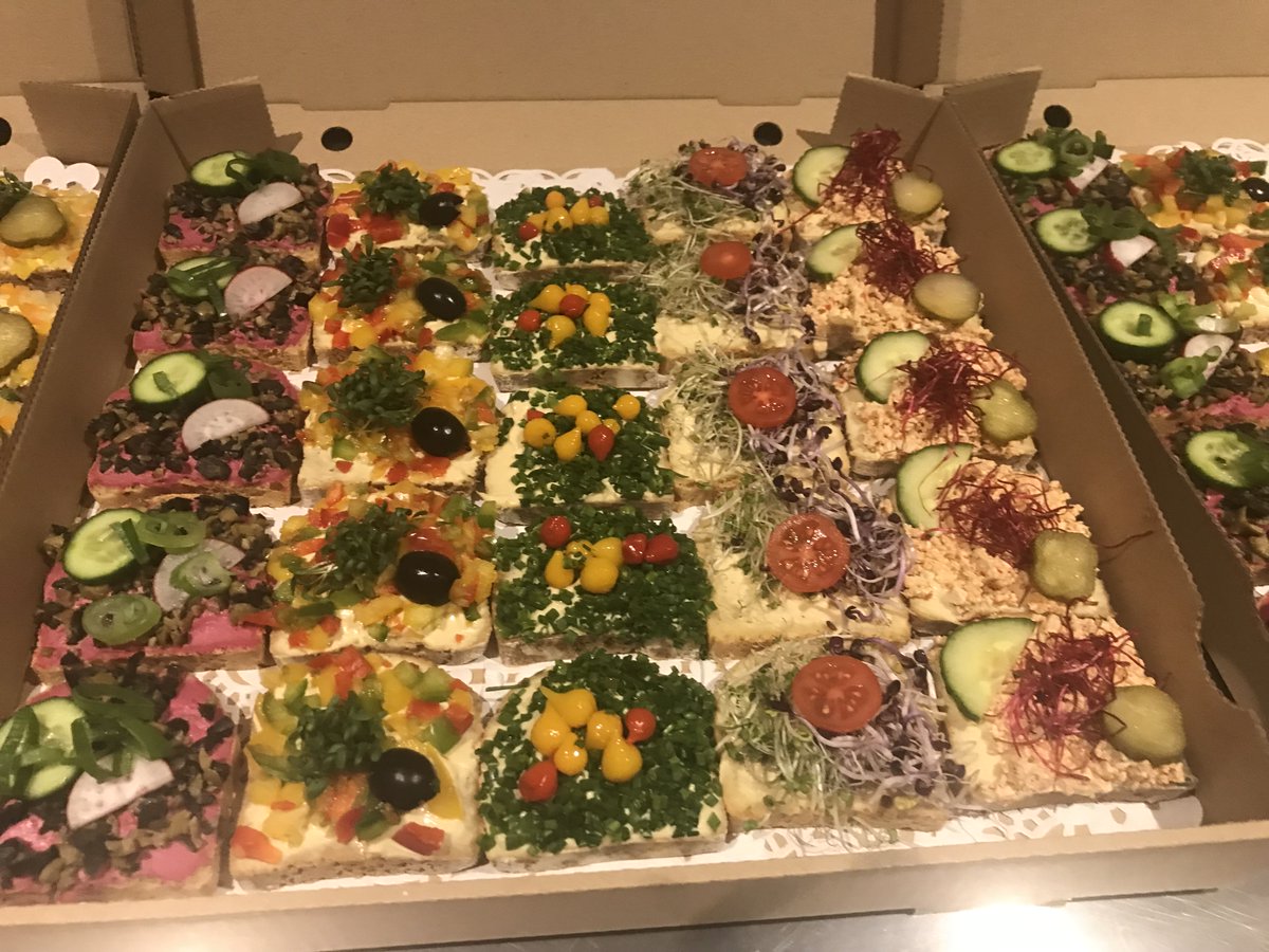 RadingerFranz's tweet photo. #Vegan #Sandwich #Partyservice #Catering Vegan Sandwich Partyservice Catering #Vegetarisch #Brötchen https://t.co/iA8t2jTlDK