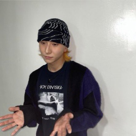 리발.... 이 사람이랑 같은 세대에 살고 있다니