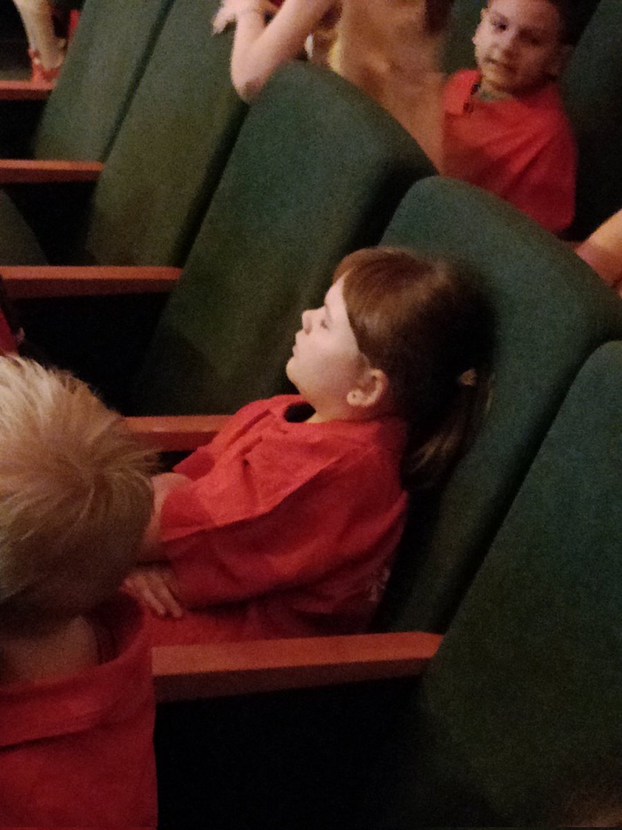 Мои дети уснули на первом и втором ряду сказки, которую ставили педагоги 

Я их такими даже в тихий час не вижу, великолепно