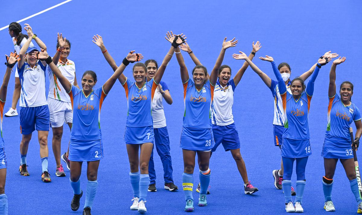 airnewsalerts's tweet photo. India beat Spain 1-0 in the Final; Win the FIH Women's Hockey Nations Cup in Valencia.

#FIHNationsCup | #HockeyIndia | @IndiaSports | @Media_SAI | @TheHockeyIndia https://t.co/BYZYu4nH7T