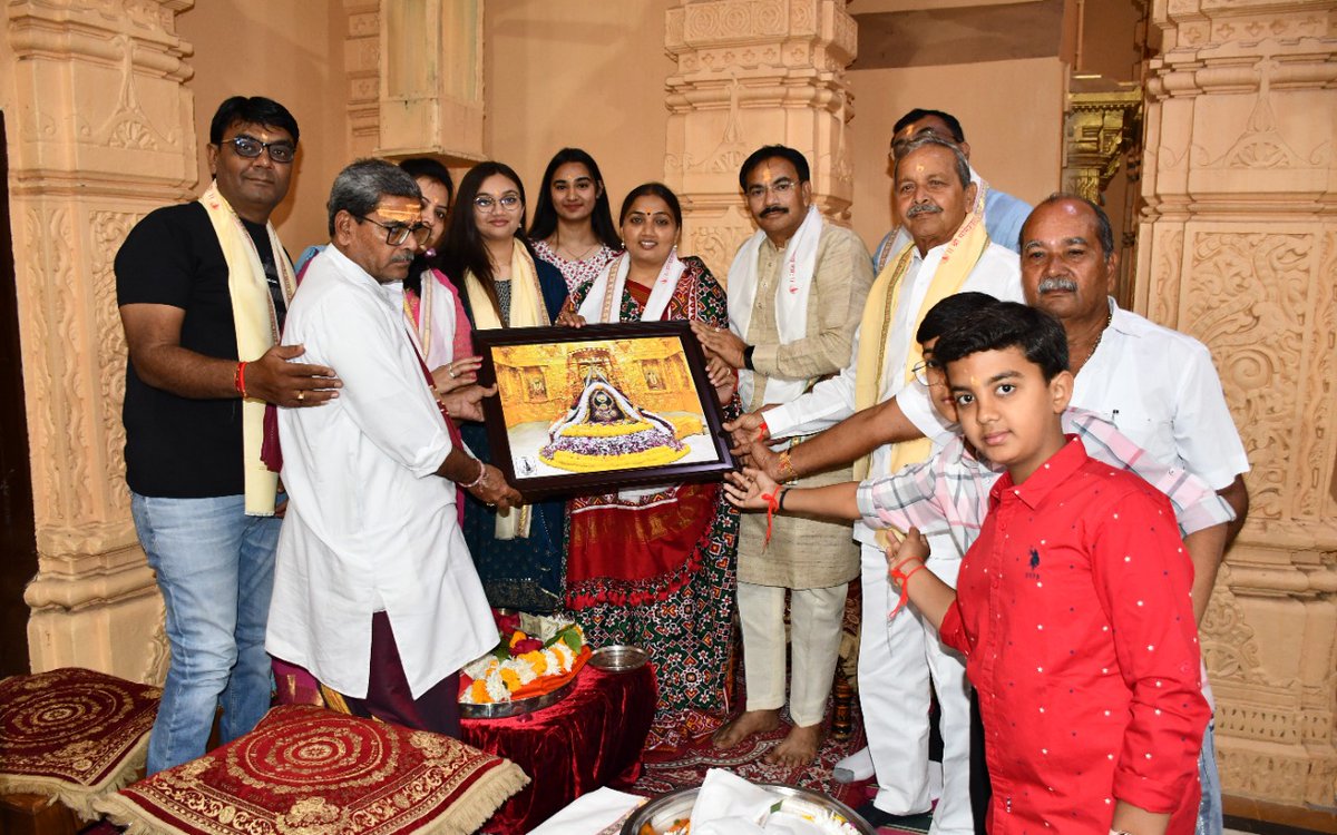 jethabhaibjp07's tweet photo. સામાજિક ન્યાય અને અધિકારીતા, મહિલા અને બાળ કલ્યાણ મંત્રી શ્રીમતિ @BhanubenMLA સાથે સોમનાથ દાદા ની પાવન ભૂમિ પર શુભેચ્છા મુલાકાત કરી ધાન્યતા અનુભવું છે..... https://t.co/dAZasNy4aJ