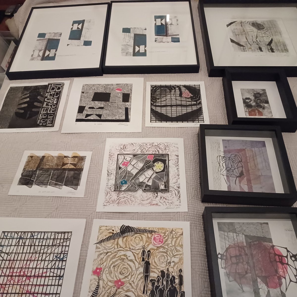 DespoPringi's tweet photo. Προετοιμασία για το Open Studio της ερχόμενης εβδομάδας. Έργα από την καινούργια συλλογή αλλά και παλαιότερα θα είναι διαθέσιμα, κορνιζαρισμένα η μη. Το Open Studio θα είναι ανοικτό Τετάρτη 22, Πέμπτη 23 και Παρασκευή 24/12 για τρία απογεύματα 14.00 - 19.00.  DM for more info. https://t.co/2xdBAqasOk