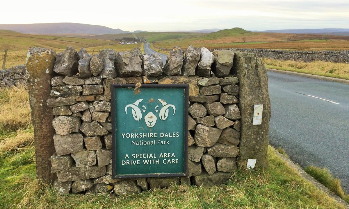 RaptorPersUK's tweet photo. Yorkshire Dales National Park "not natural country for hen harriers &amp; red kites", according to National Park Authority Board member.

Good grief.

New blog ⬇️
https://t.co/ZyVQoAUtcK #Yorkshire #YorkshireDales https://t.co/s6ozWcJVQ6