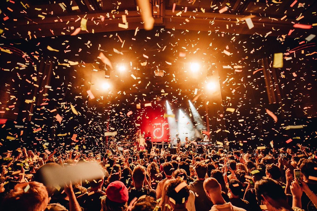 jacobcollier's tweet image. 91 shows. 28 countries. 100,000+ voices. The DJESSE World Tour 2022 is a wrap! Thank you all for an unfathomable, beautiful year 🫶🏼