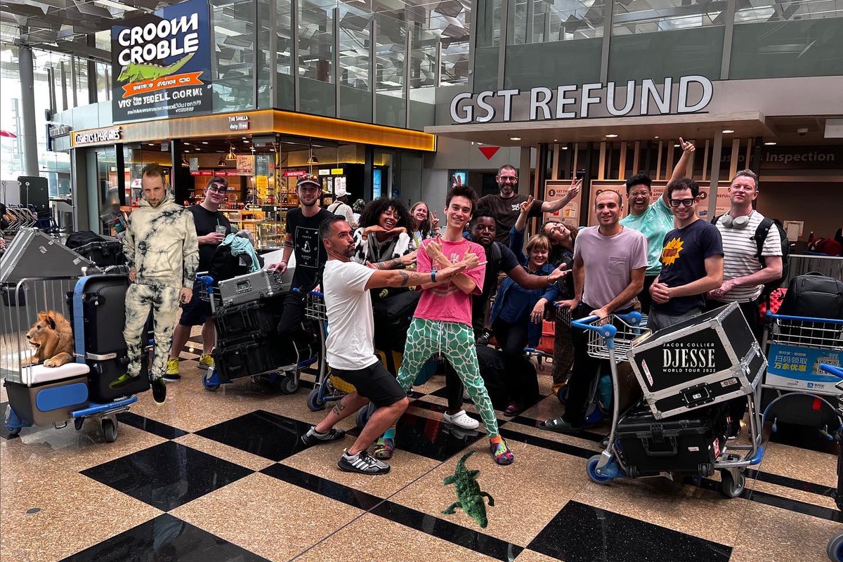 jacobcollier's tweet image. 91 shows. 28 countries. 100,000+ voices. The DJESSE World Tour 2022 is a wrap! Thank you all for an unfathomable, beautiful year 🫶🏼