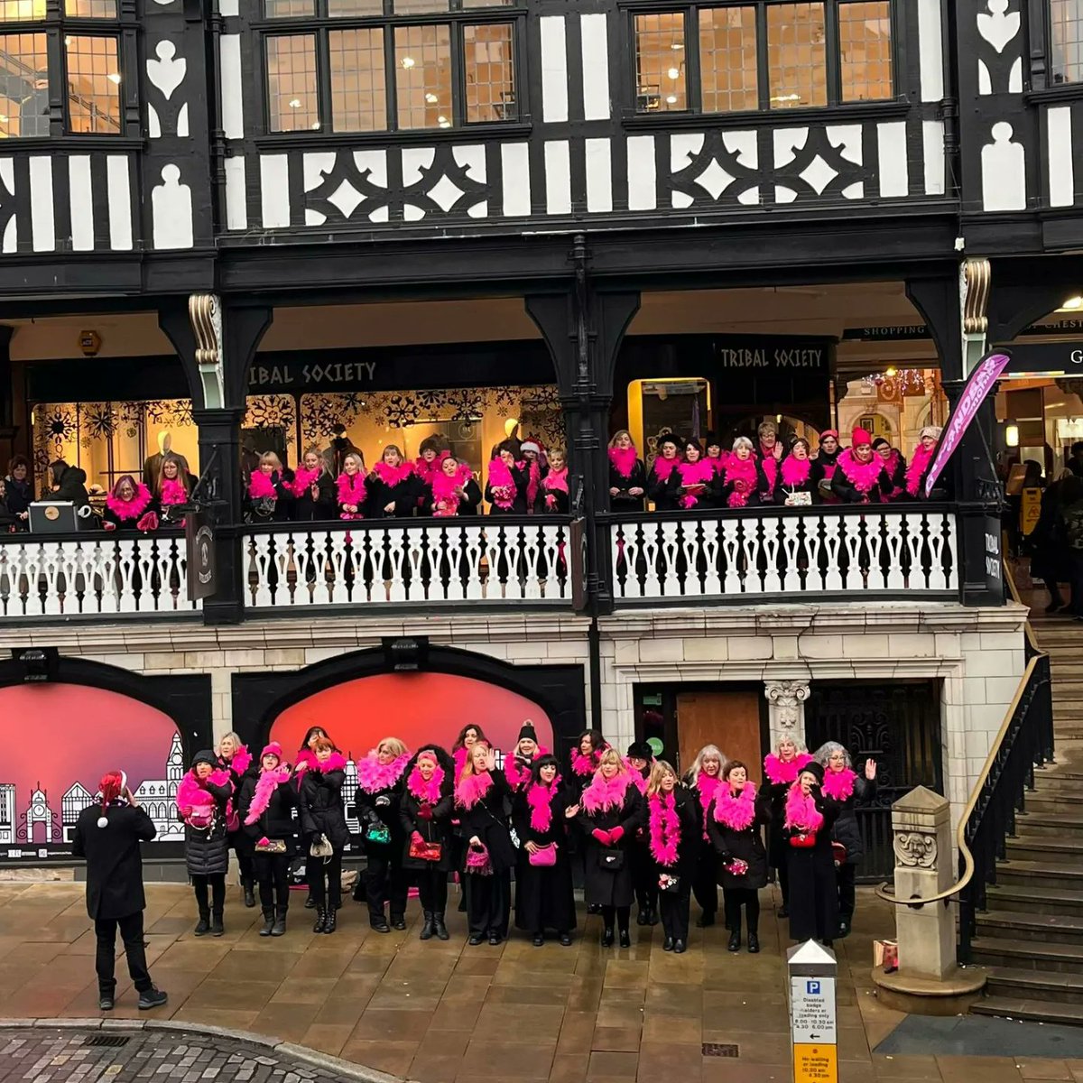 Fun, frolics and Christmas singing in #Chester rows today. Our last gig of the year. Merry Christmas and see you in our fair city in 2023! 💕🎶👛 #MerryChristmas <a href="/ShitChester/">nearly 13 years of Shitchester</a> <a href="/SheriffCheshire/">High Sheriff of Cheshire</a> <a href="/amasingcic/">AmaSing💙🌈 🦩</a> <a href="/wearechester/">We Are Chester</a>