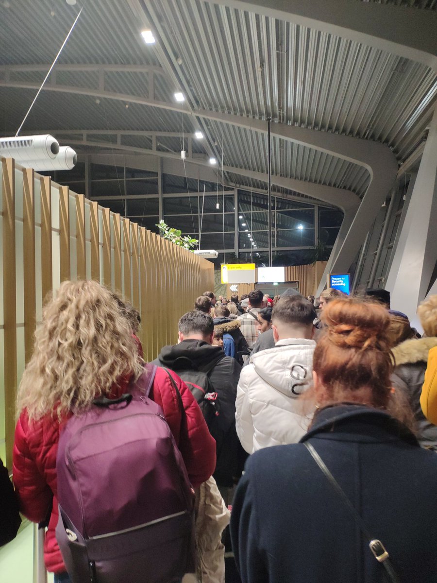 jhmilan's tweet photo. @EINairport this is the worst airport I've been in my life. People standing outside queueing for the security screening for hours. Same story happened 6 months back.
#annoying #horrible
If you dont want to hire people at least invest in chairs... This is ridiculous https://t.co/n9tJBhHvlz