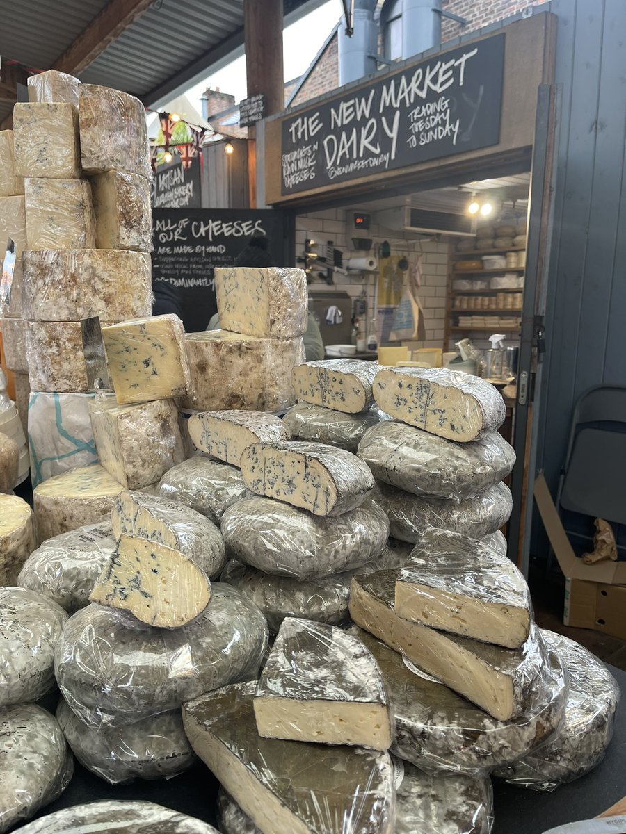 Burtscheese's tweet photo. We are @NewmarketDairy this afternoon, come and say hi! we’re are sampling our Burts Blue and DiVine…
#bluecheese #artisancheese #cheese #cheeseexperience #cheeseworkshop #artisancheesemaker #lovecheese #cheesemakers #cheesemaking #Cheshire #Knutsford #altrincham https://t.co/baxV4iGwbR