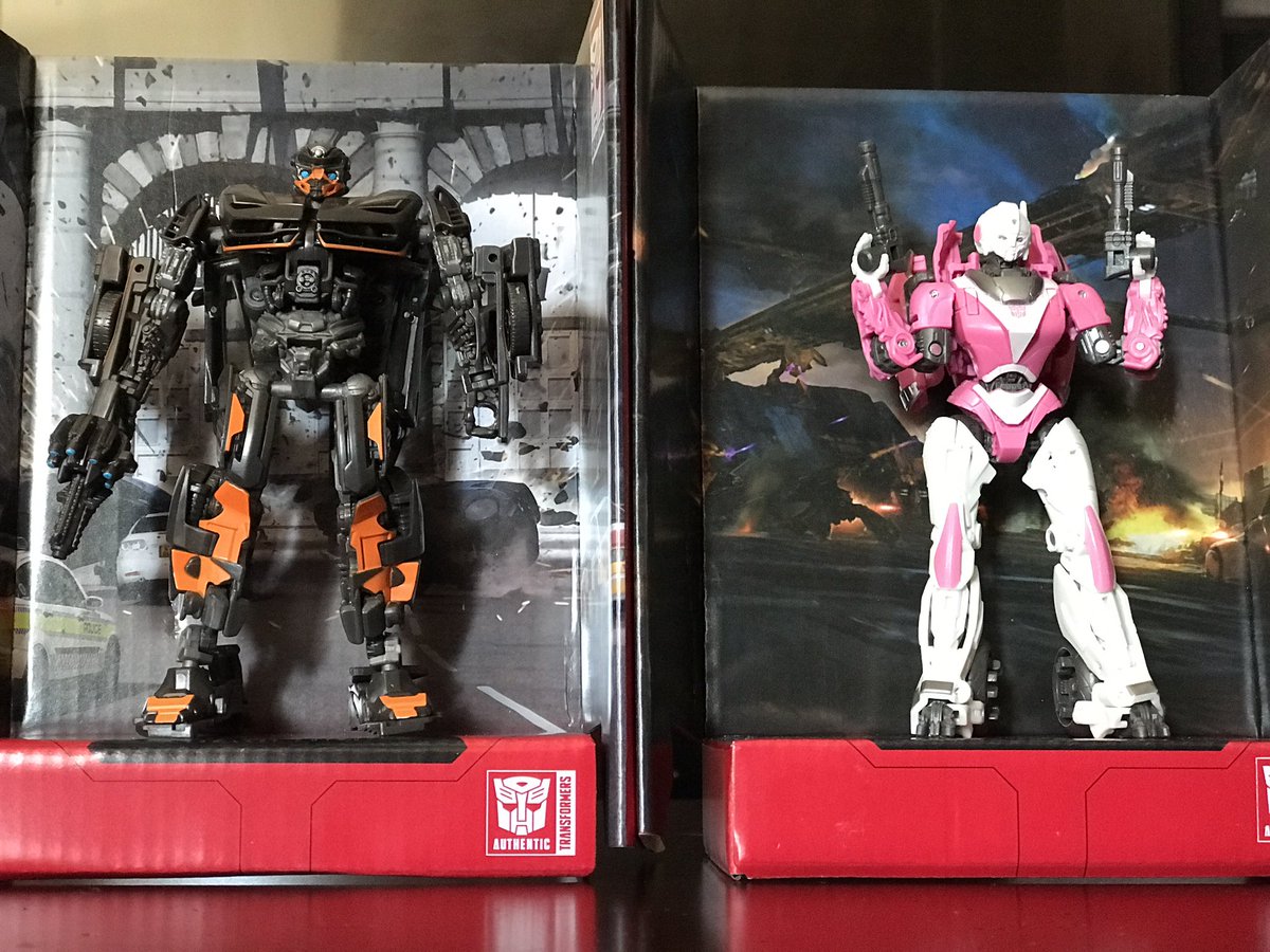 Bobby_Rubio's tweet photo. Picked up #HotRod and #Arcee for my #Transformers collection!
I always liked these characters since #TransformersTheMovie1986 and for the most part, I like the #LiveAction versions of these characters, especially their #AltModes. https://t.co/WNU09flbFi https://t.co/T1FF1RTxun
