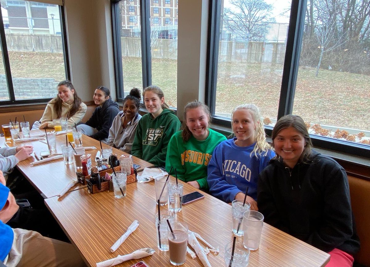 Winter break means more team meals and more bonding time together! 

#GoalMine #KeepDigging
