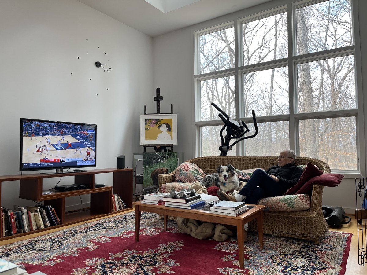 Just a calm Saturday watching our favorite team. Go Hoos!  ⁦<a href="/UVAMensHoops/">Virginia Men's Basketball</a>⁩