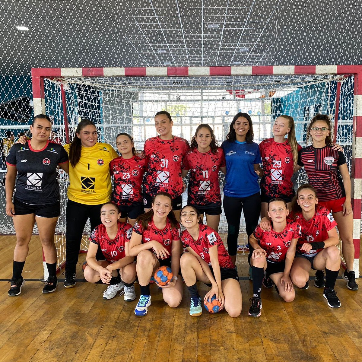 FedSanLuisHand's tweet photo. 🤾‍♂️🤾‍♀️TORNEO CLAUSURA 2022 🤾‍♂️🤾‍♀️
🏆FINAL - MENOR FEMENINO
INICIO DE PARTIDO
C. H . S. L. San Ignacio 🆚 Club Universitario S.L.

Transmisión por el YouTube de la Federación Sanluiseña de Handball
https://t.co/sSqT1hMKar https://t.co/M9XrIucV94