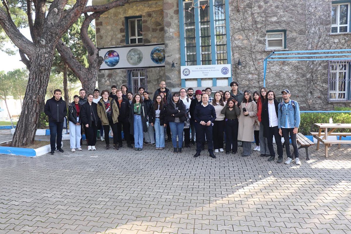 16 Aralık 2022 tarihinde gerçekleştirdiğimiz Ege Üniversitesi Gözlemevi ziyaretimizden görüntüler.🪐 
Bir sonraki etkinliğimizde görüşmek üzere. Gökyüzünüz açık olsun!