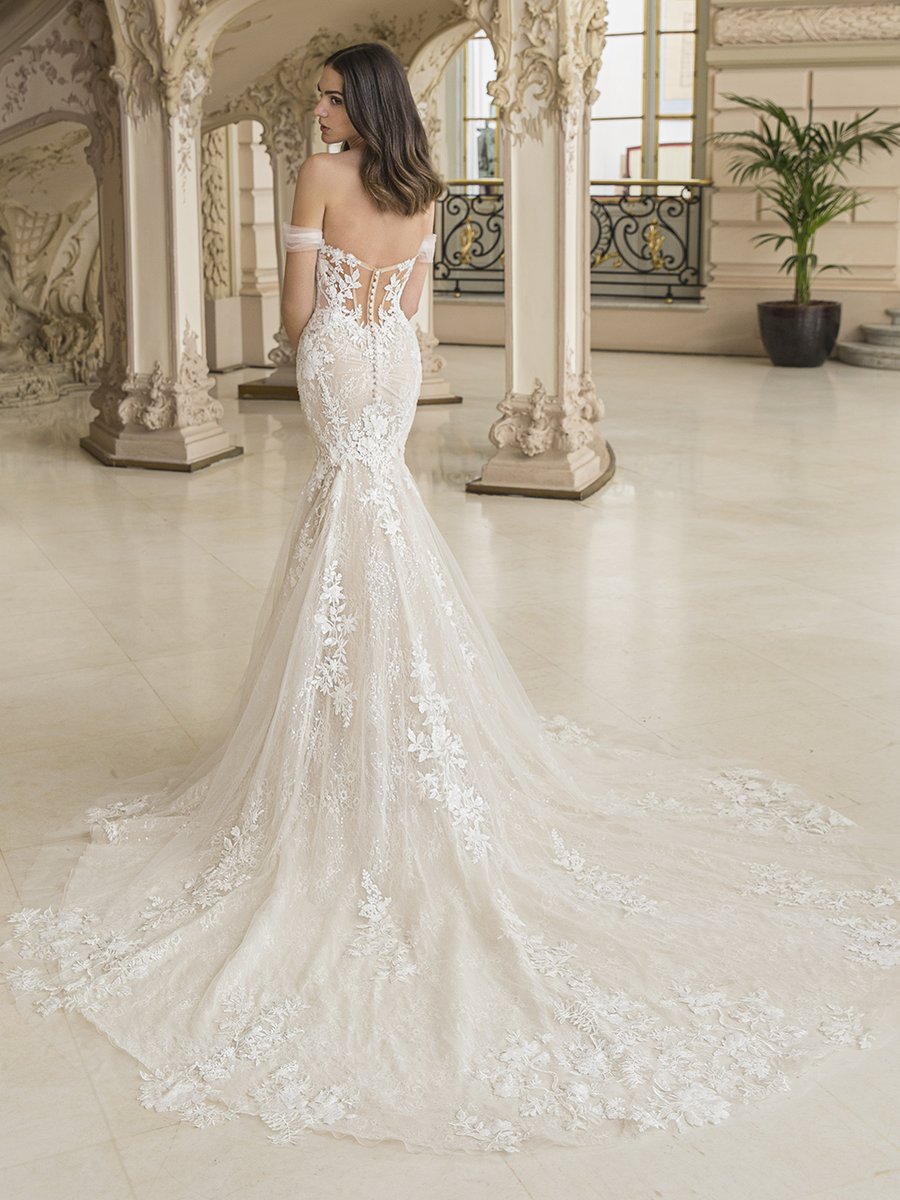 The <a href="/ElyseeBridal/">ÉLYSÉE</a> Trunk Show arrived early at Blue! 🤩