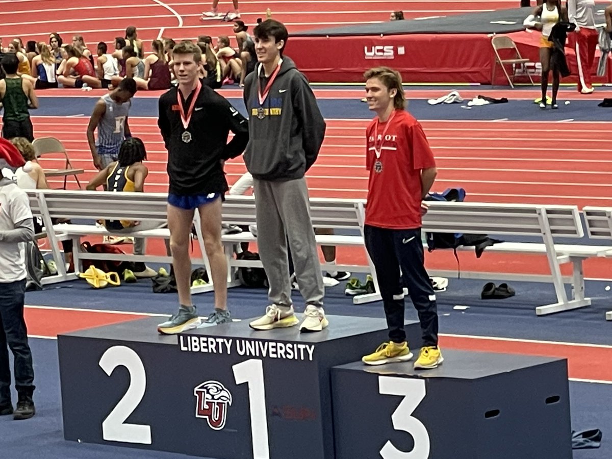 PatriotXCTF's tweet photo. Patrick Lowry finishes 3rd in the 1600m at the Liberty Christmas HS Invitational with a time of 4:24.58, with Carlos Garcia finishing 9th with a time of 4:35.32! https://t.co/41NpUM6D6D