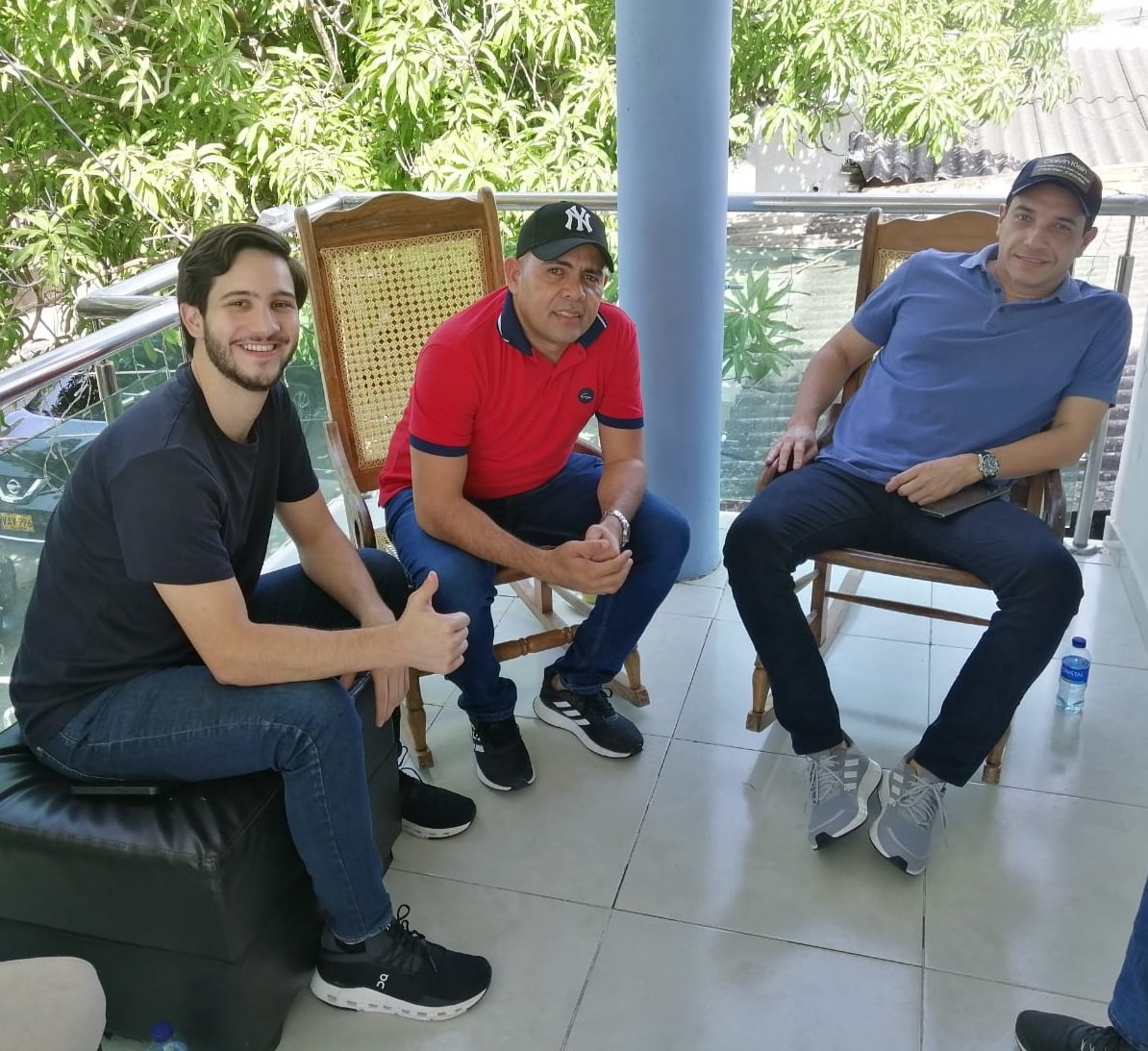 JairfalsS's tweet photo. Hoy recibí una grata visita del diputado @RRodriguez0515 y el futuro concejal @rachidcorrea y el equipo de trabajo del senador @zabaraing Dios los bendiga 🙏 🙌 abrazos.
@inescecilialop1 https://t.co/Kt4k5n38dD