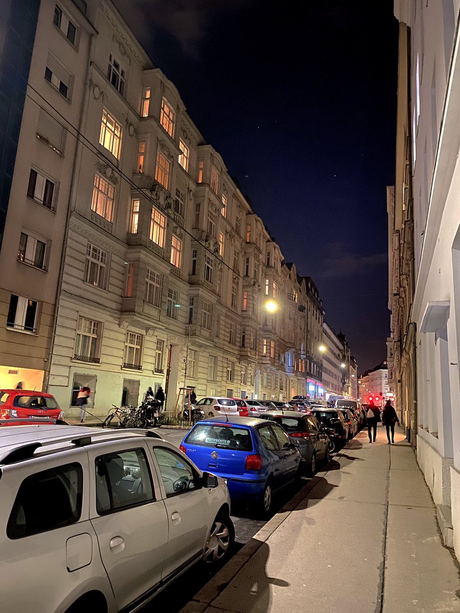 BenSostenuto's tweet photo. Good evening from Vienna โจ ๐ถ
No more snow but it's still freezing. Stay warm and have a great night! Views of my street in the 4th district.
#OldVienna #FourthDistrict #DecemberInVienna #SaturdayNight #VPO https://t.co/ZCodPPAt3f