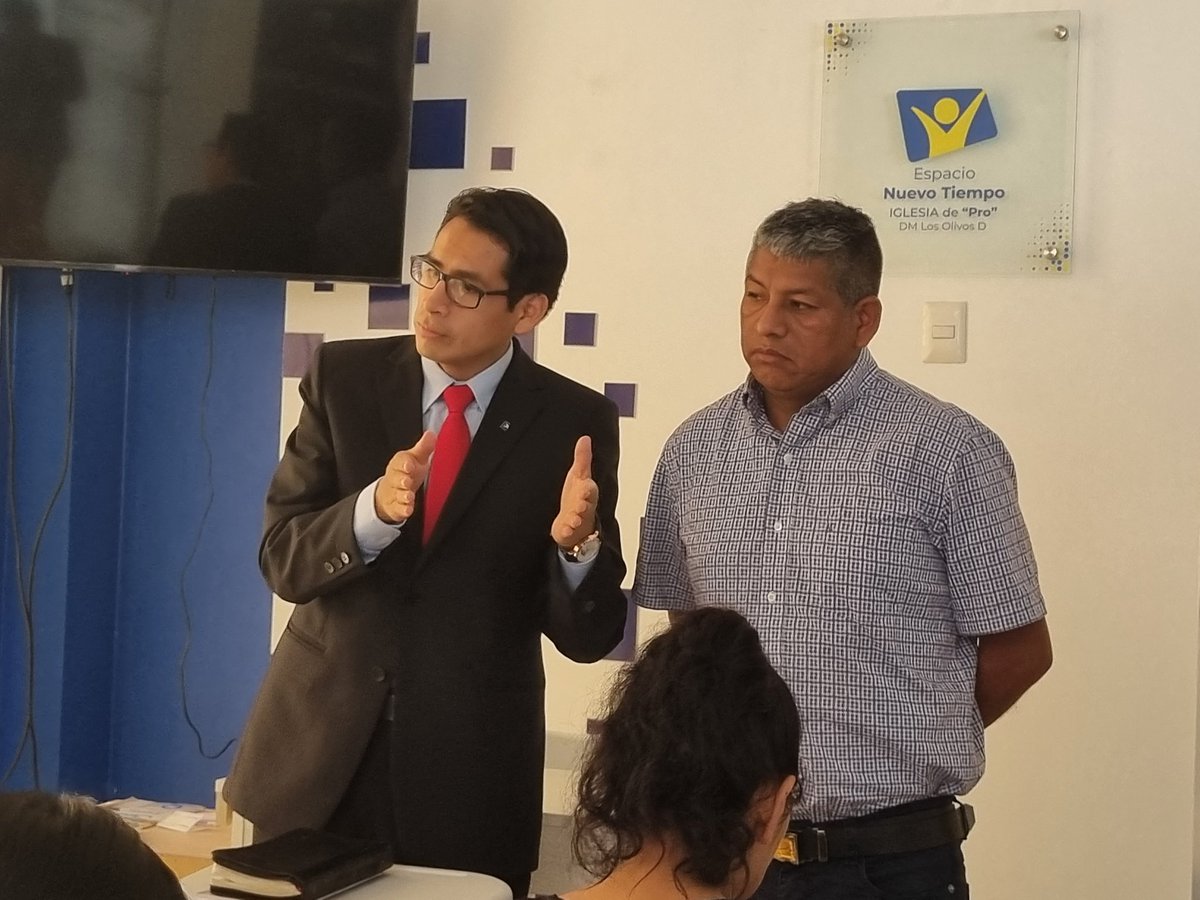 Pr_MichaelRojas's tweet photo. 👉Percy, estudiante de la #EscuelaBíblicaNT 📻de Pro #MiCOP decide ser bautizado y nacer como un nuevo discípulo para el Reino de Dios 👑🙏📖🔥 #EstudiosBíblicos 📖 @NuevoTiempoPeru
📡#DeLaTransmisiónAlBautismo 🕊 https://t.co/kN2znUryeK