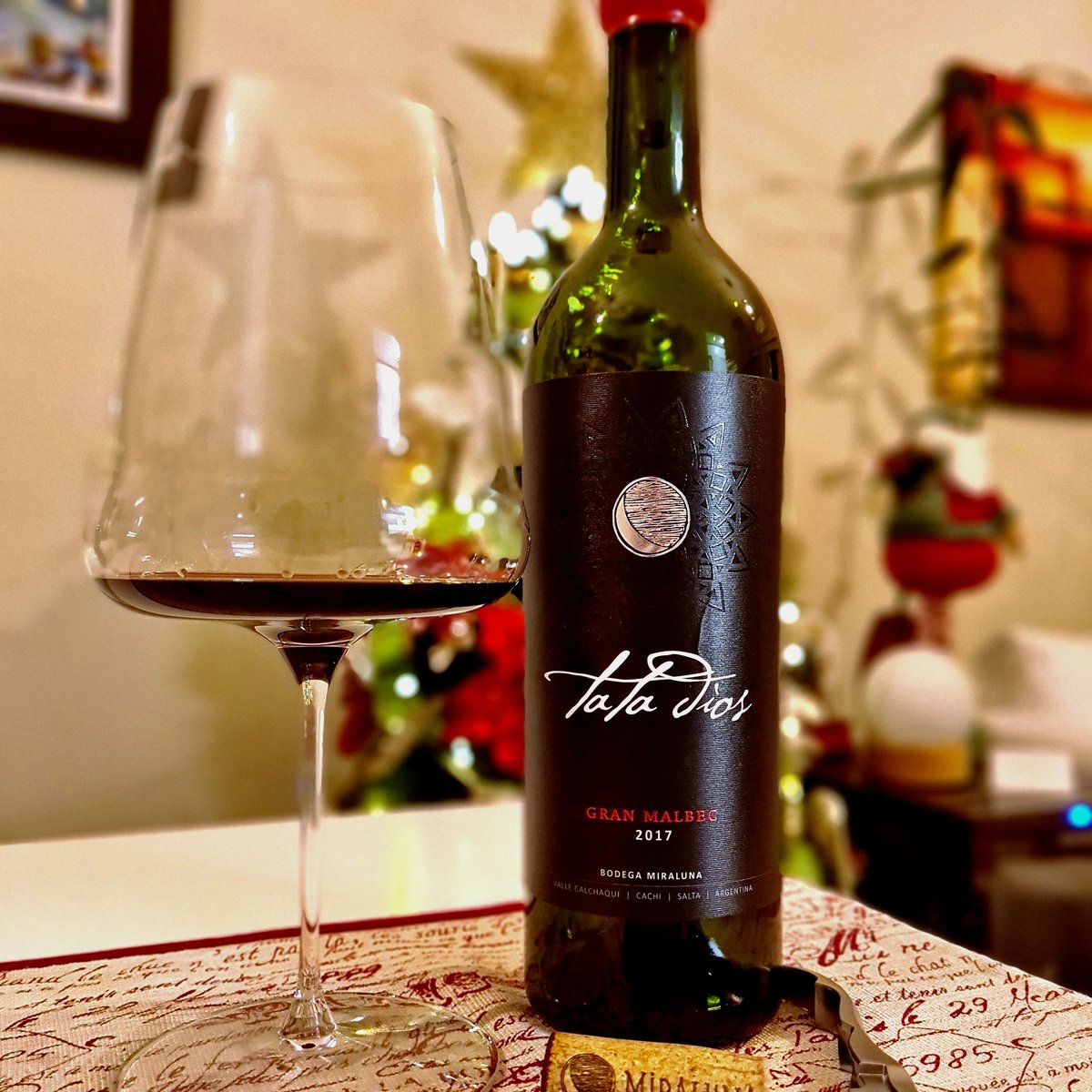 Como amo este Gran malbec de @MiralunaCachi . Añada 2017 🍷