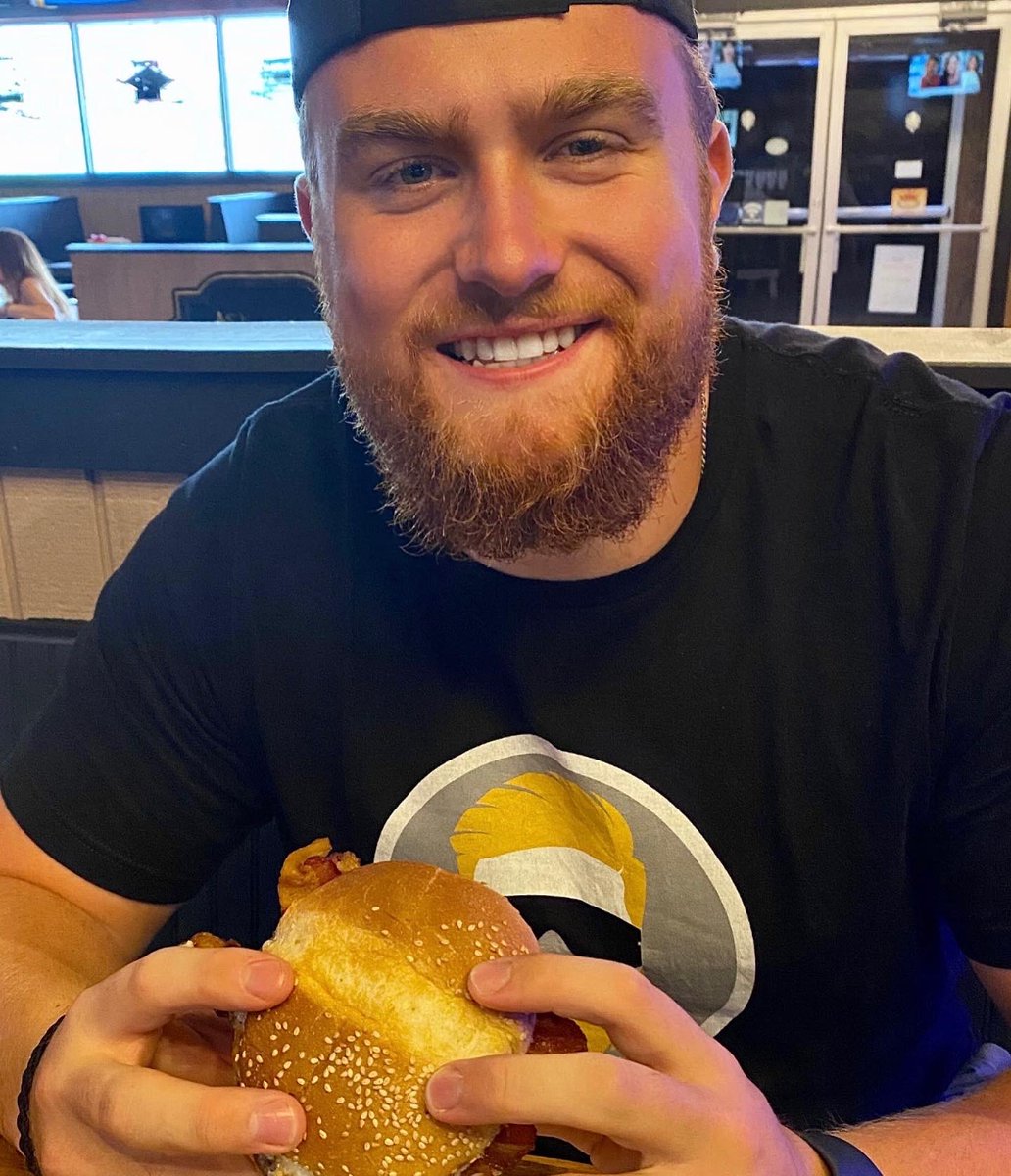 DHeismeyer77's tweet photo. You’ve got to try the Royale burger @BarrelsTaphouse 🥓 🍳 🧀 #69EatsLocal https://t.co/U2U2KVRSmZ