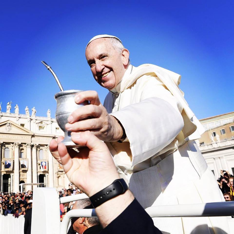 marisafassi's tweet photo. ¡Feliz cumpleaños, Papa Francisco!

Como vos nos enseñaste: "Cada etapa de la vida es un tiempo para creer, esperar y amar".

Gracias por predicar desde el amor y luchar por un mundo más justo e igualitario.

¡Te queremos, @Pontifex_es! Rezamos por vos, siempre. https://t.co/OfHjchvyJV