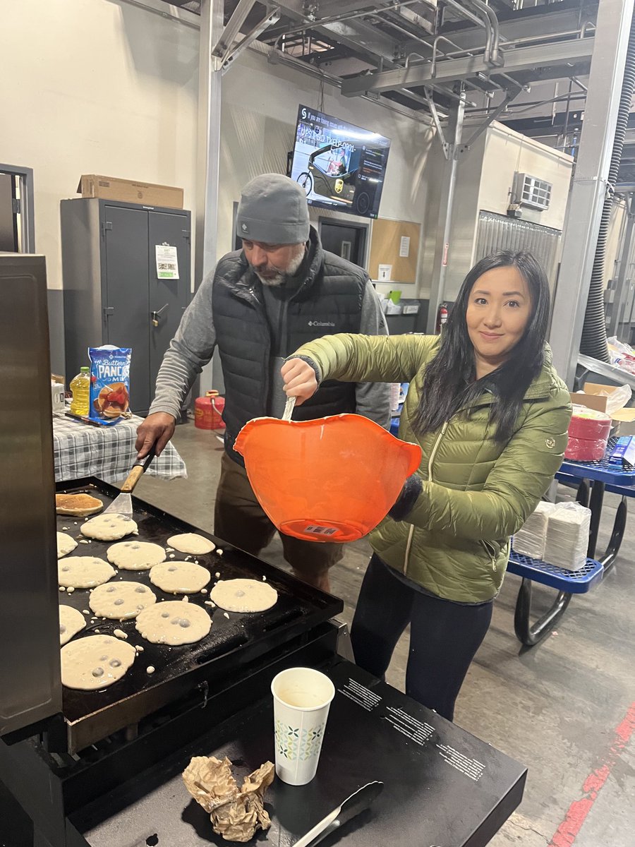 El Paso East- Feeding our awesome, hard working drivers a healthy 🥞 🥯☕️🧃 breakfast before starting their day 💪🤎#UPSstrong-manager Omar stirring batter 👍
