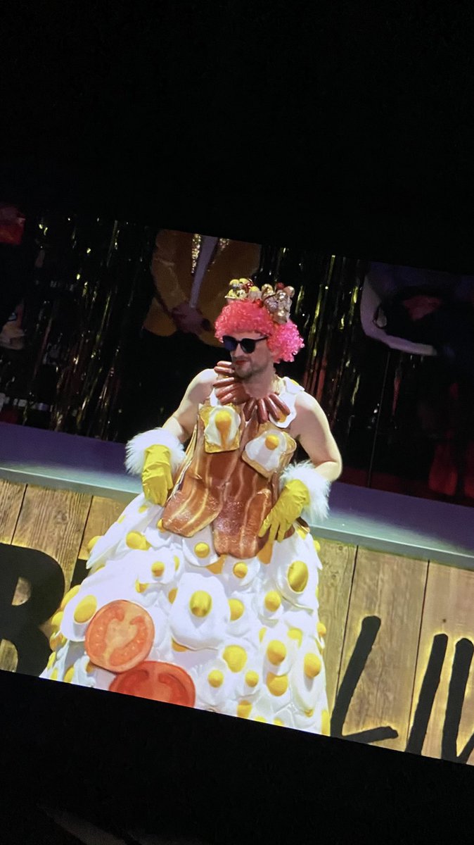 psainz55's tweet image. my lovely janice!!!🤣 #sortedlive