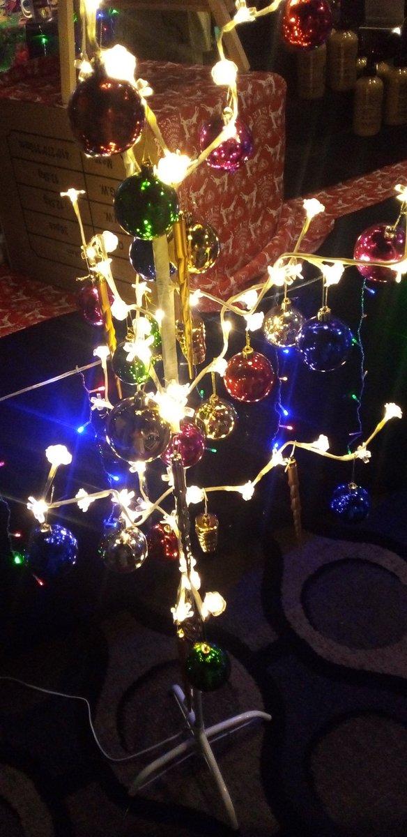 cheek2chic's tweet photo. #christmas2022 #Chrustmasmarkets just love this time of the year after fighting off Jingle Bells, elves and antlers from October in every supermarket #notaGrinch. But when you see families everywhere gingerbread houses and twinkling lights your heart just melts https://t.co/y1d0coTk0o