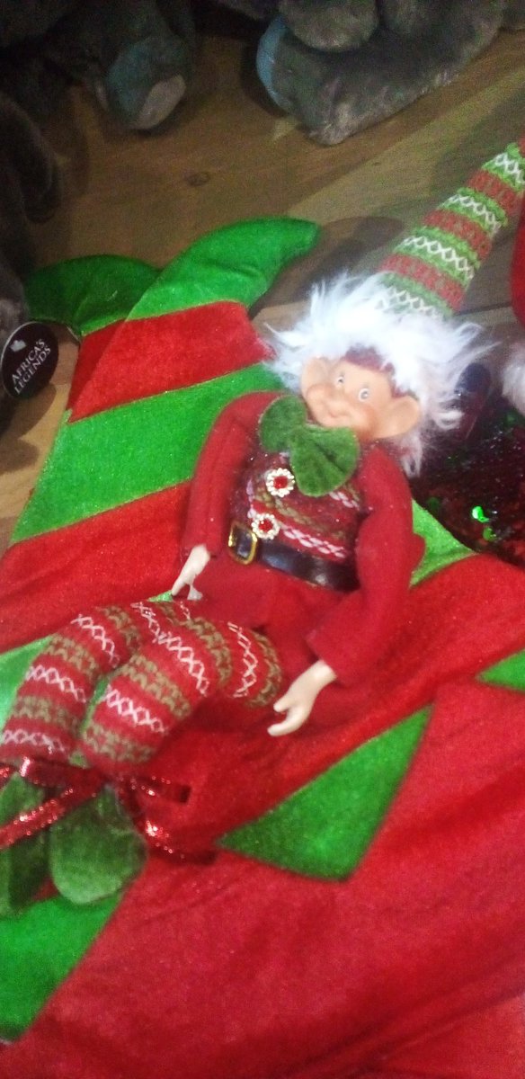 cheek2chic's tweet photo. #christmas2022 #Chrustmasmarkets just love this time of the year after fighting off Jingle Bells, elves and antlers from October in every supermarket #notaGrinch. But when you see families everywhere gingerbread houses and twinkling lights your heart just melts https://t.co/y1d0coTk0o