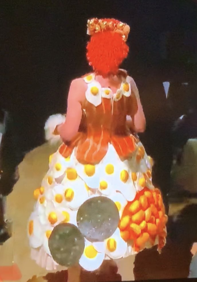 AnnCecilieN's tweet image. #Ohdearohdear Janice has entered the chat! Black pudding has never looked sexier! 😎 #sortedlive #Janice