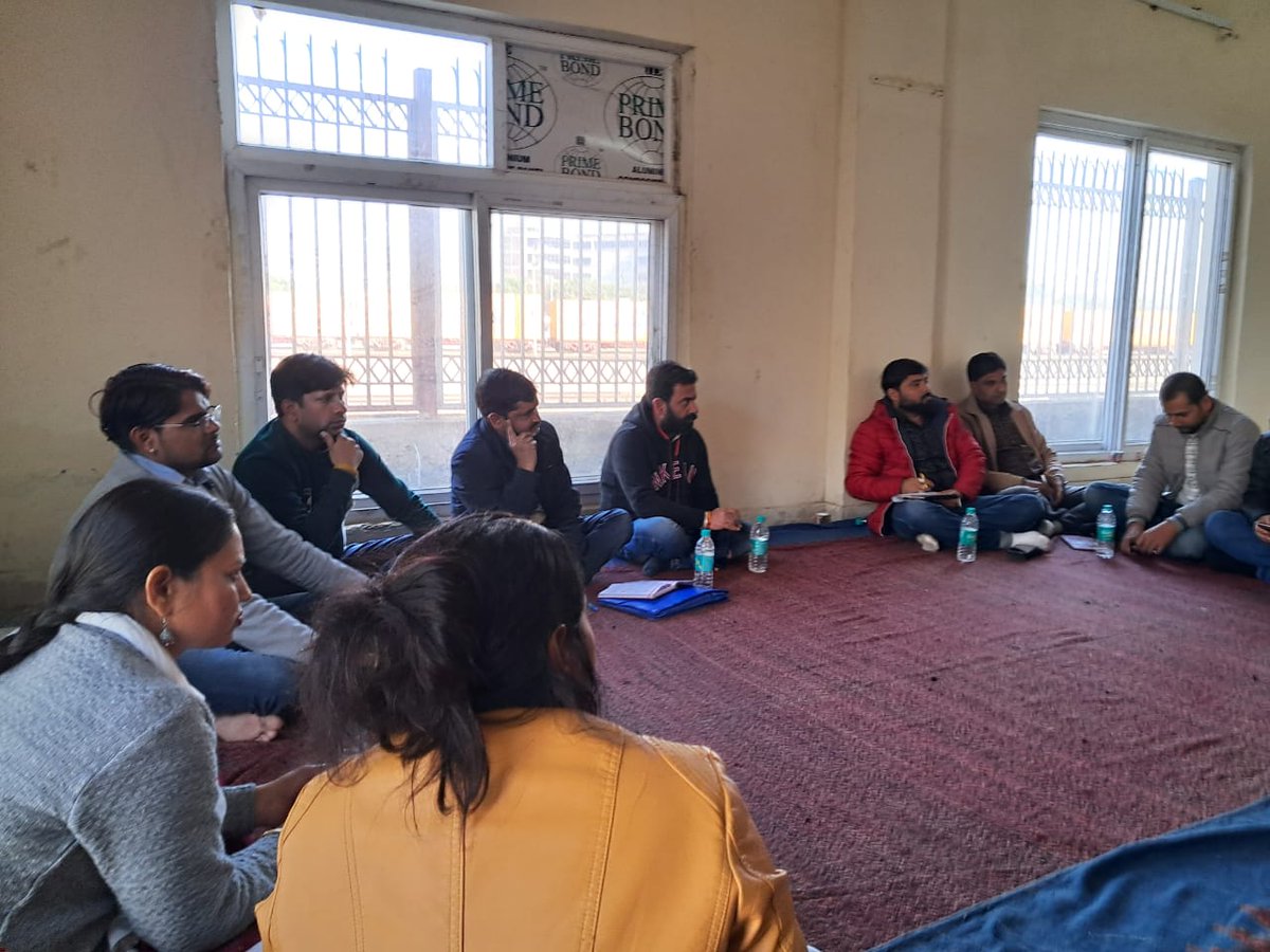 Hqnrmu09's tweet photo. हेडक्वॉर्टर डिवीजन की शाखा संख्या09 की पांचवीं शाखा परिषद की बैठक तुगलकाबाद में आयोजित की गई।
@HqNrmu 
@NRMU_NR https://t.co/cWNXJdbM6j