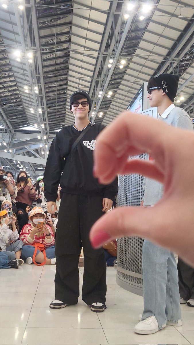 nnngarlic's tweet photo. Happy Birthday Nanon jaaa 🎂❤️ You will always have my heart even if you friendzone me here 😅 Love you to Saturn and back 🪐

#HappyTripleNDay2022 #NanonKorapat #mynameisnanon https://t.co/g6y8G8C6k6