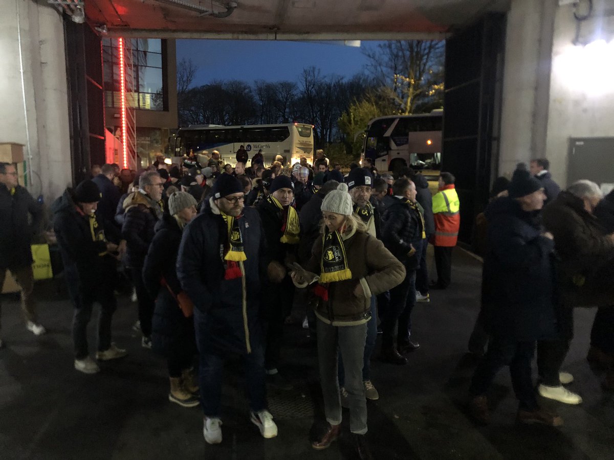VBissonnet's tweet image. Grâce à l’action du @staderochelais, les 160 supporters maritimes venus en Irlande vont finalement pouvoir assister au match face à @UlsterRugby délocalisé à @AVIVAStadium de Dublin, qui était censé se tenir à huis clos @midi_olympique @ChampionsCup_FR @RugbyramaFR
