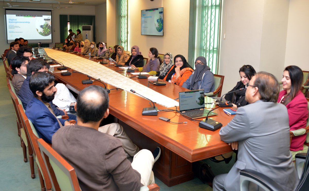 IIUI_OFFICIAL's tweet photo. The Alumni Office of IIUI arranged a seminar titled "Digital Entrepreneurship". Mr. Arshad Mahmood Akif, Director and CEO of ASK Development, a successful entrepreneur, was the seminar's resource person.
https://t.co/WFTtJenTRy
#IIUI
#iiuialumni
#iiuiadmissions https://t.co/OrUC2RzHei