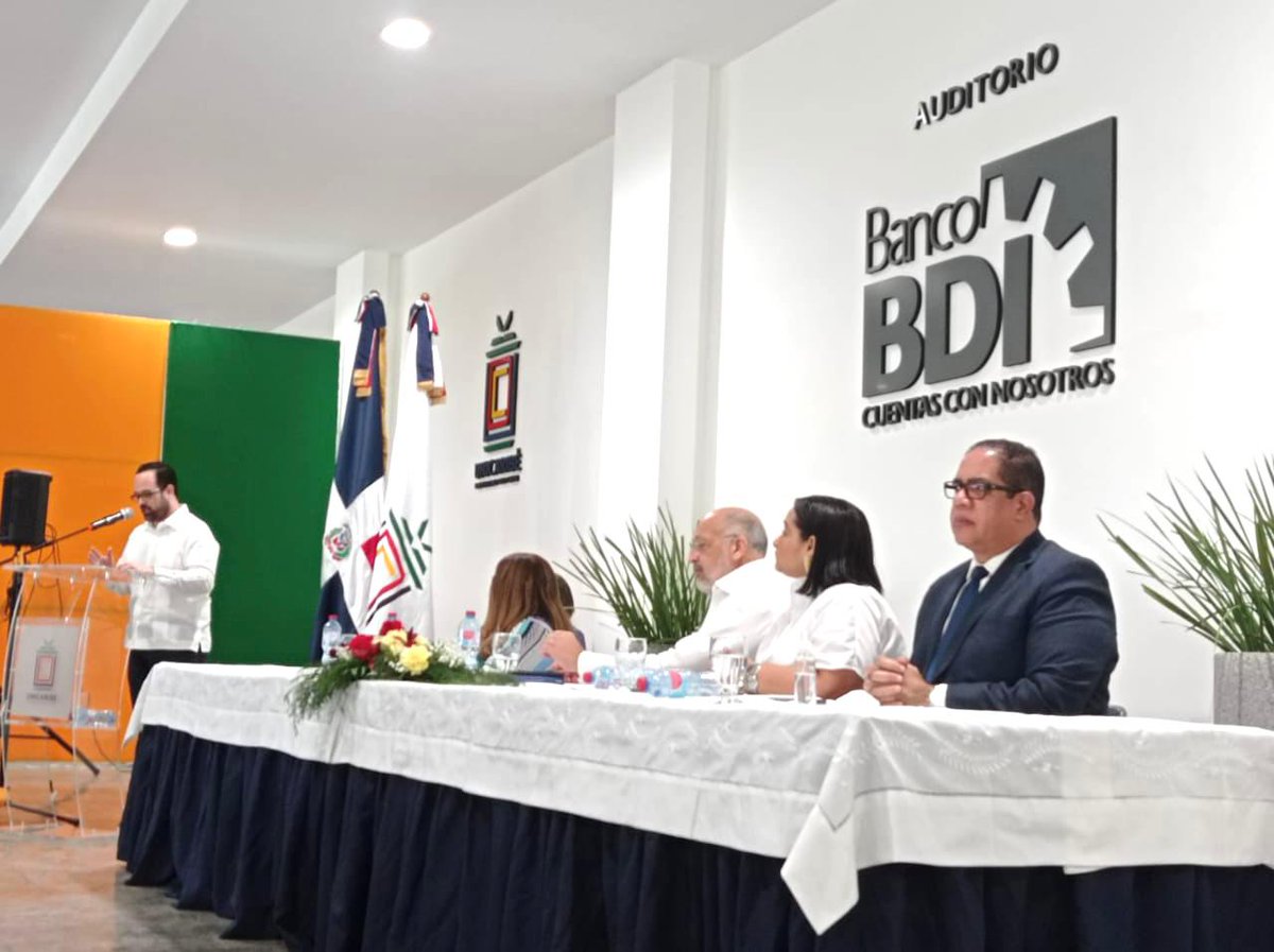 Skarlet_DPM's tweet photo. Conferencia con FRANCISCO CANTIZANO NADAL, Director de Protocolo y Ceremonial de Estado del MIREX, en el marco de la Clausura CURSO DE PROTOCOLO Y CEREMONIAL DE ESTADO organizado por la Escuela de Relaciones Internacionales de UNICARIBE.
#UniCaribeRRII
@ElicFernandez https://t.co/xGEykvQbSs