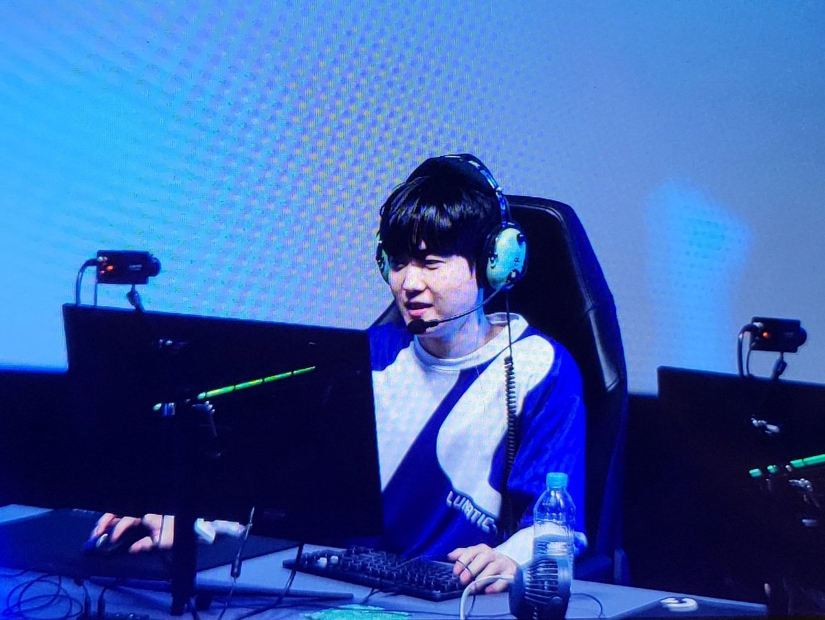 Overwatch_zzang's tweet photo. 221217 오버워치 레전드 배틀
#루나틱하이 #에스카 https://t.co/Ye9j2gTlaA