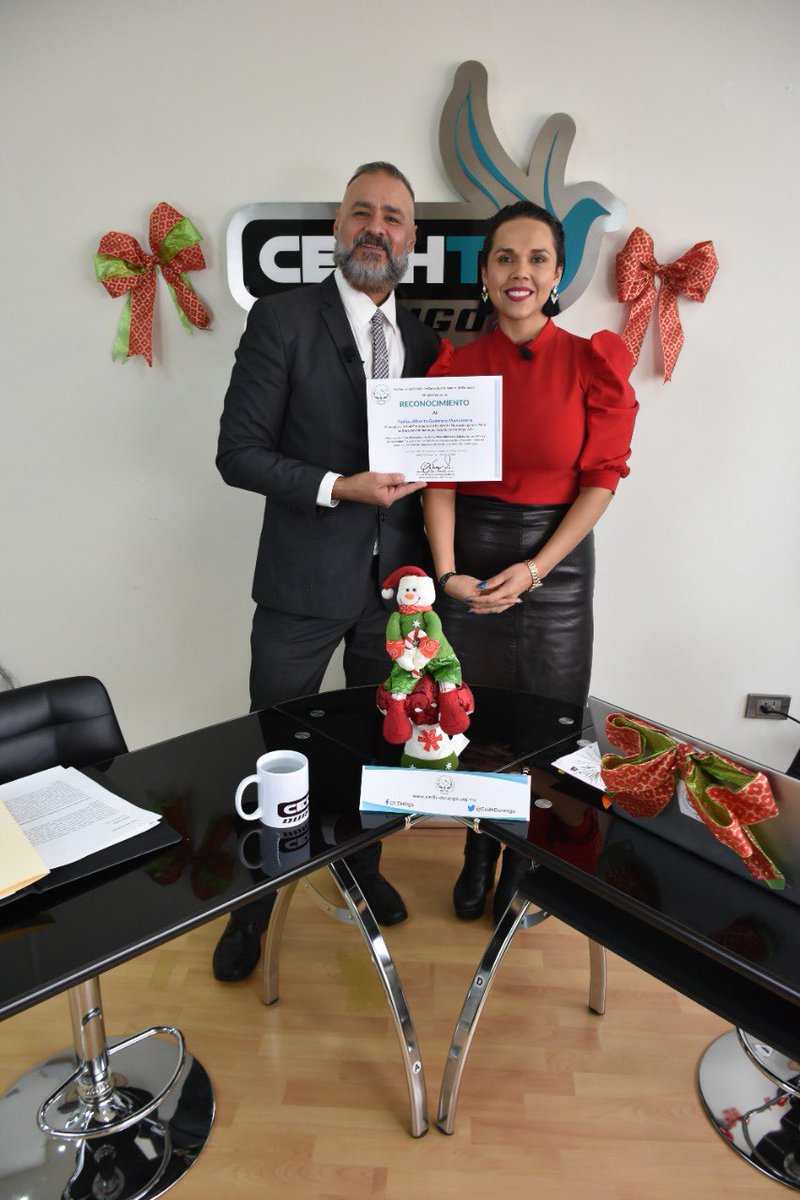 mtro_guerrero's tweet photo. Un verdadero honor presentar el cuento para promover masculinidades saludables para niños varones con @BValvarg en el canal de la @CedhDurango pronto el link para descargarlo! https://t.co/mlGgRfXkNK