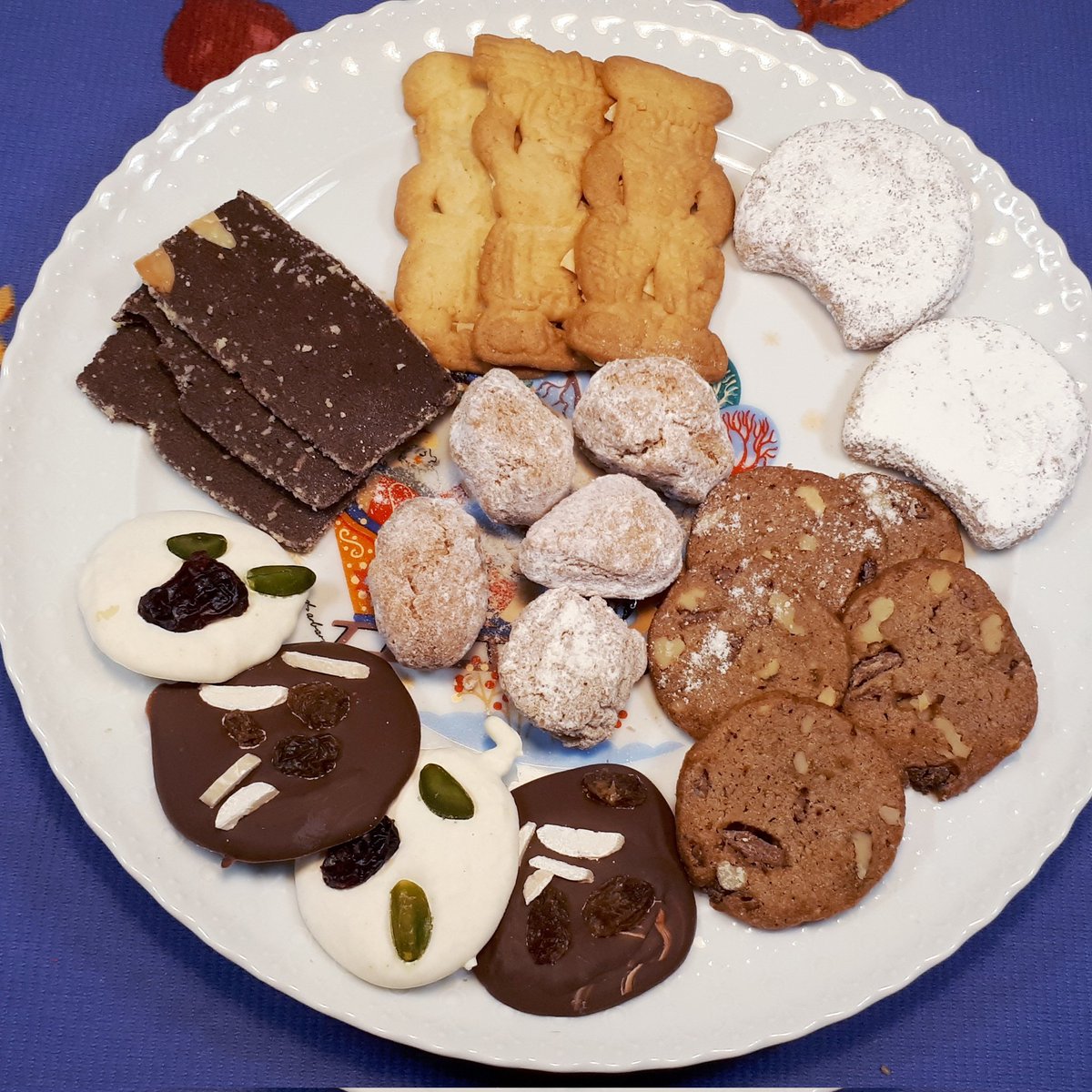 Today's holiday cookie platter: We have almond Spekulatius, nut crescents, walnut molasses cookies, dark and white mendiants, almond cocoa cookies and Mutzenmandeln in the center #returnoffoodtwitter #HolidayBaking