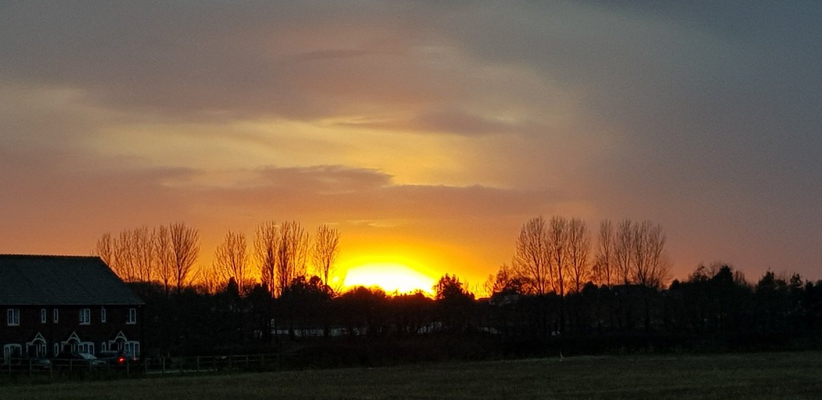 BBullrushes's tweet photo. Much warmer as the sunset & the #litter had returned. Just a small bag filled on our evening walk: cans, odd gloves, broken bottle & the usual wrappers. #Derby #notabin #LeaveNoTrace #pickthepath #2minutelitterpick @UnlovedGloves @LitterReporting @oplitterridder @KeepBritainTidy https://t.co/elXC5mAR2s