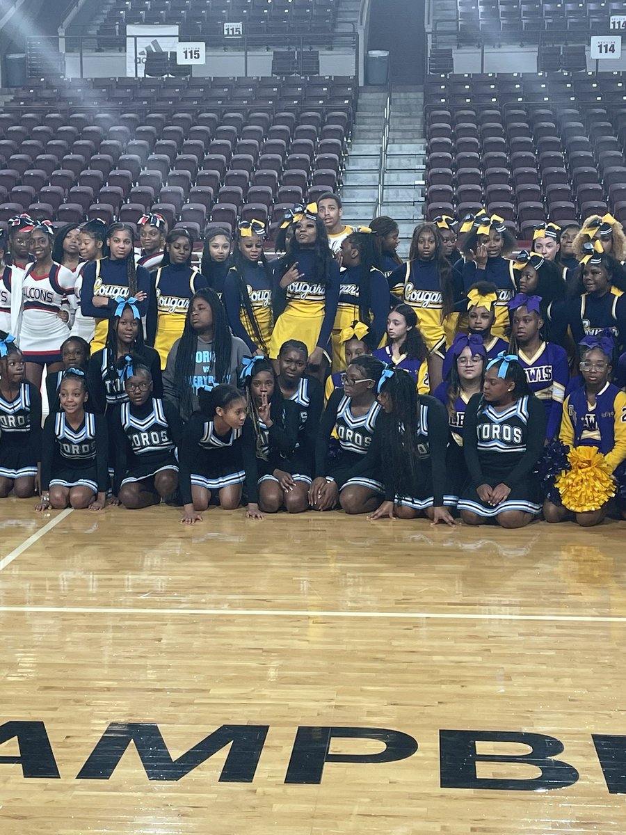 aliciadomino1's tweet photo. We had a blast supporting the Aldine High Schools in our first district competition. #TorosYouKnow @JonesMS_AISD @WeAreJones @AldineISD @AldineSports https://t.co/WlLqaExx0j