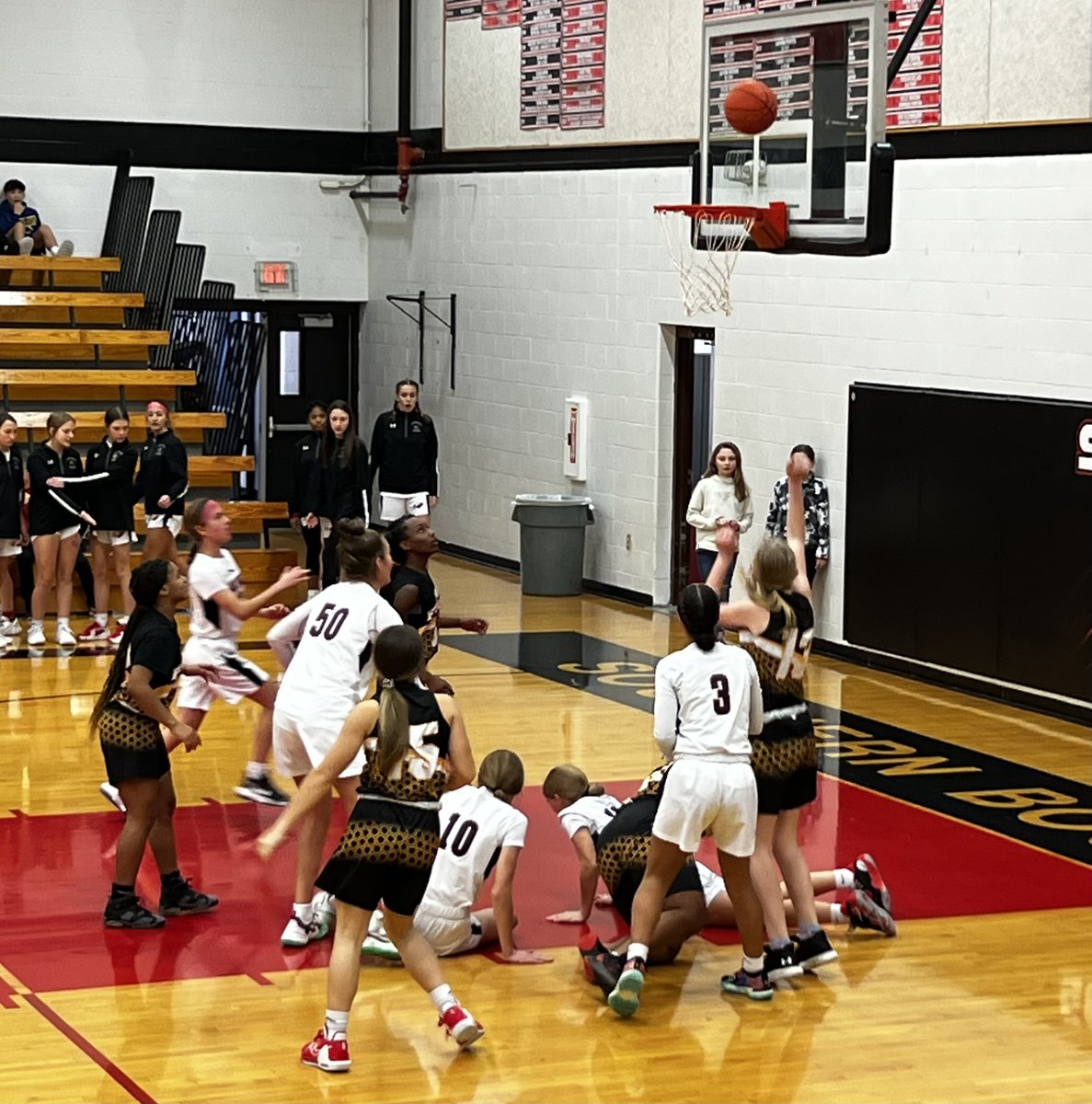 RaebelAngie's tweet photo. The 7th grade girls basketball team lost to a tough Southern Boone team this morning. #fmsteach #fultonproud @BethHouf @FPSActivities https://t.co/iXPprFmdzj