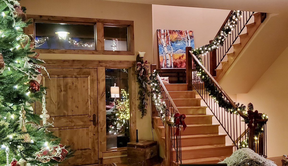 anjigrainger's tweet photo. So fun to deliver my commission piece! It looks amazing in their house. #bluepansycottagearts https://t.co/zSl8VxEFKT