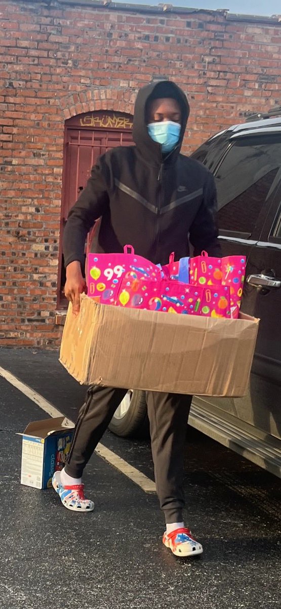 KamBrown2024's tweet photo. Up early this morning providing the homeless with blankets and toiletries. https://t.co/PIrj9TLPGN