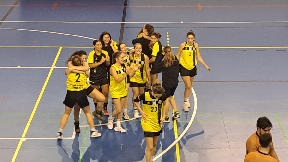 CDADESAVI's tweet photo. Final Junior Femenino N1. @CDADESAVI 48-44 @FundLucentum . #fbcvdirecto #AdesaviYellowGirls https://t.co/4wgJ1L5XOk