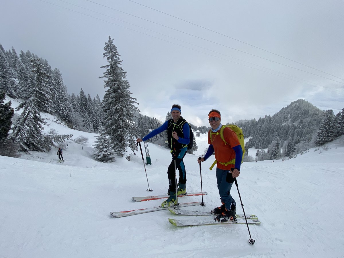 Bergreport's tweet photo. Seit heute läuft der Skiliftbetrieb am ##Brauneck. Sehr gute Abfahrtsbedingungen! Die Skitourenaufstiege indes leiden teils noch arg unter Mangel an Naturschnee.
https://t.co/ckfTL9XmM9 https://t.co/k5k3XcQSns