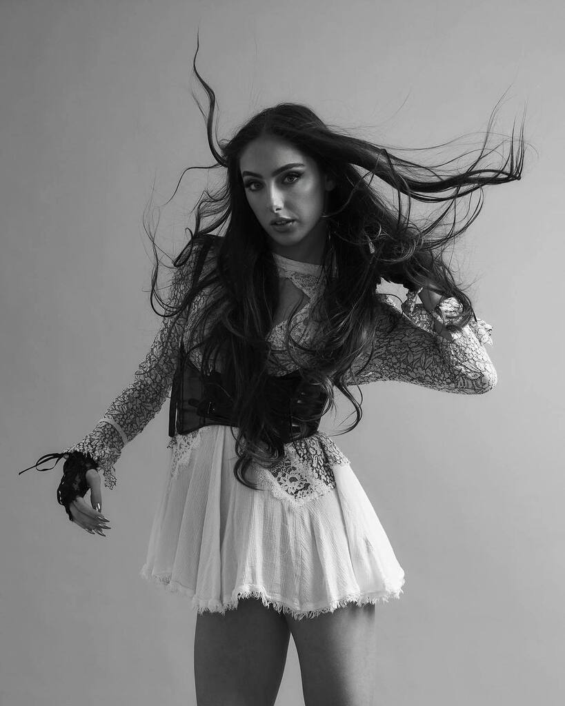 btaelor's tweet photo. Magic in the studio 📸 with @oliviaalboher https://t.co/d0n4v4TSwN https://t.co/HH2N30saWp